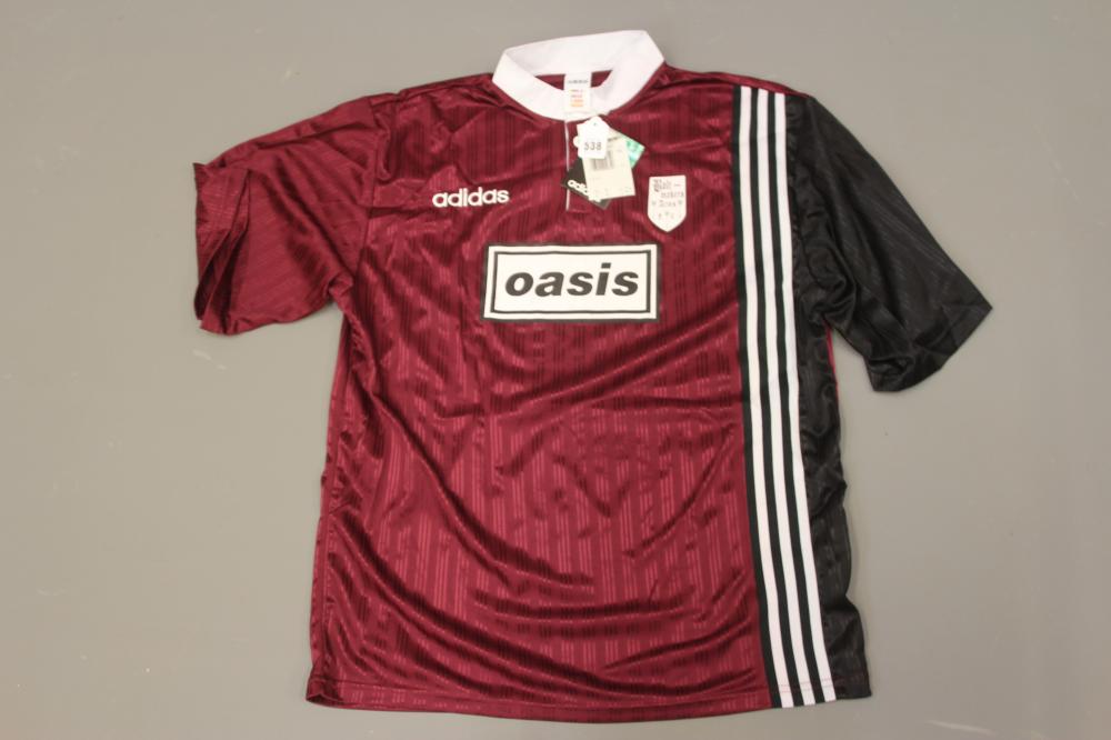 ALAN 'WHITEY' WHITE - A BESPOKE ADIDAS BOLT MAKERS ARMS PUB FOOTBALL TEAM SHIRT produced when Oasis Image