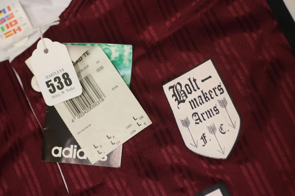 ALAN 'WHITEY' WHITE - A BESPOKE ADIDAS BOLT MAKERS ARMS PUB FOOTBALL TEAM SHIRT produced when Oasis Image