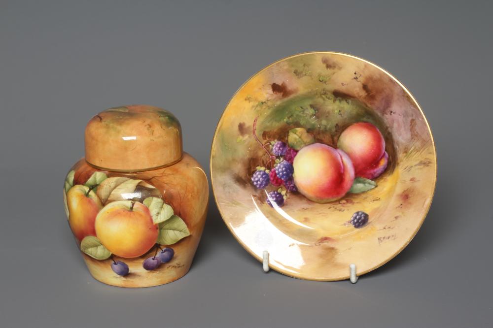A ROYAL WORCESTER CHINA TEA PLATE Image