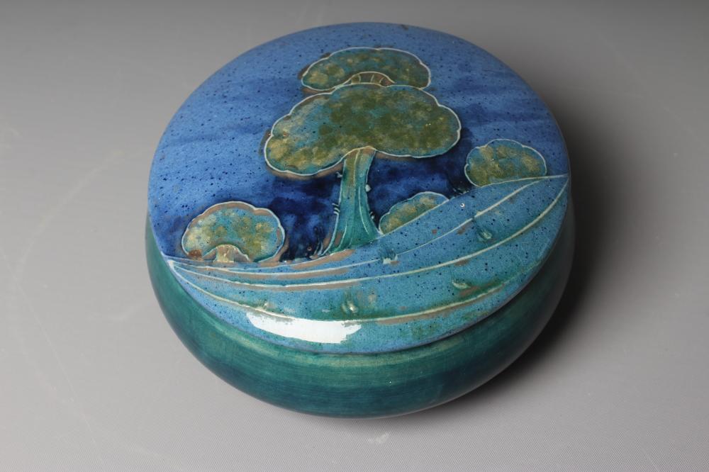 A MOORCROFT POTTERY MOONLIT BLUE BOX AND COVER Image