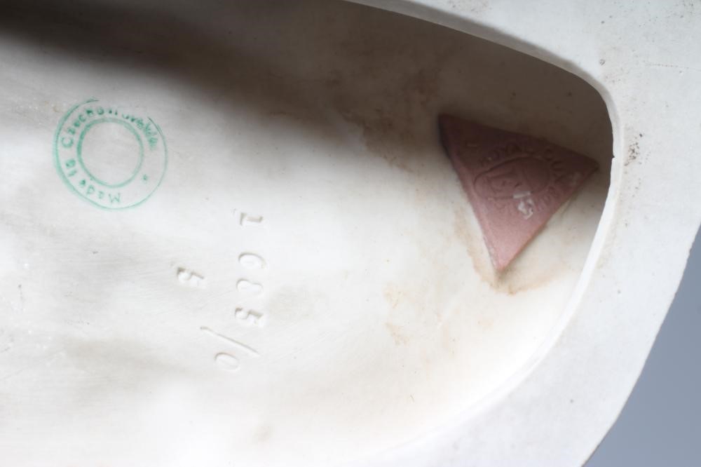 A ROYAL DUX PORCELAIN RETRIEVER Image