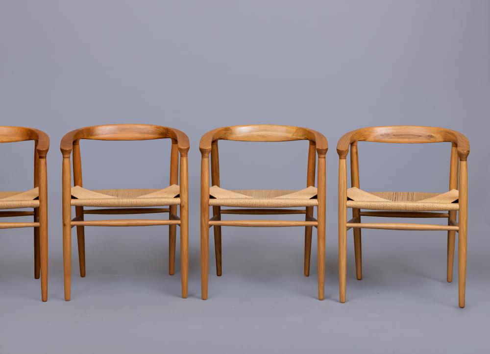 A HANS WEGNER STYLE SET OF SIX OAK DINING CHAIRS Image