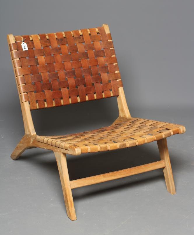 A RETRO WALNUT "ACCENT" LOUNGE CHAIR Image