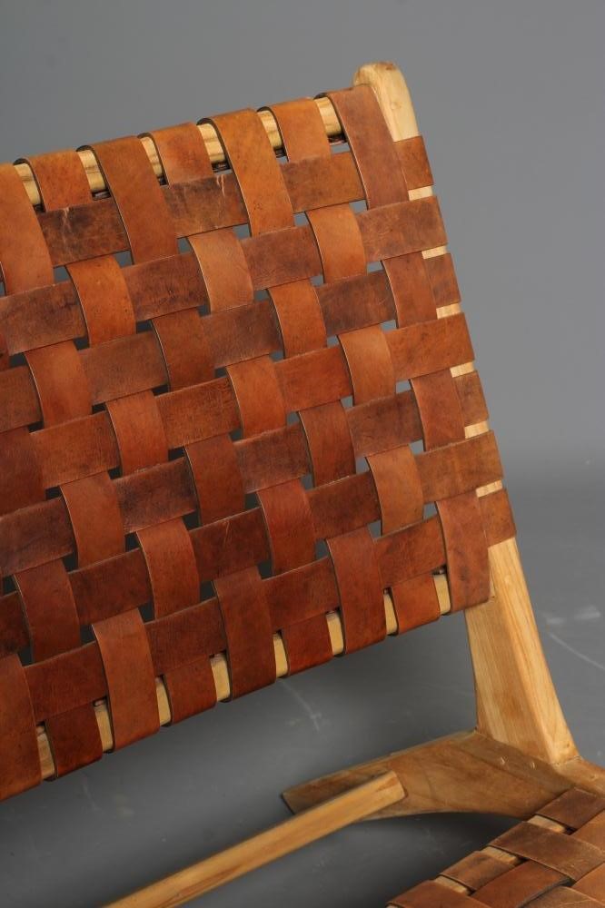 A RETRO WALNUT "ACCENT" LOUNGE CHAIR Image