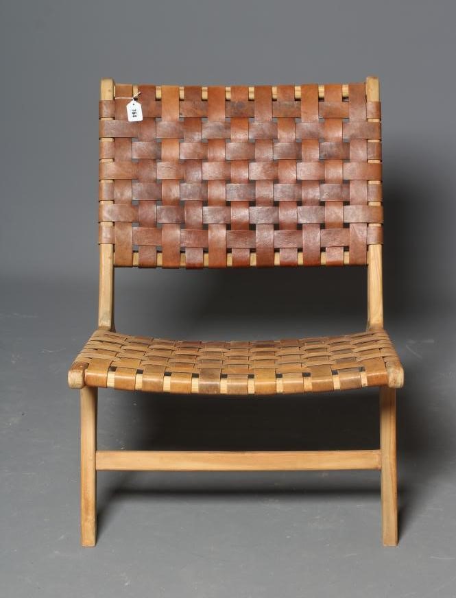 A RETRO WALNUT "ACCENT" LOUNGE CHAIR Image