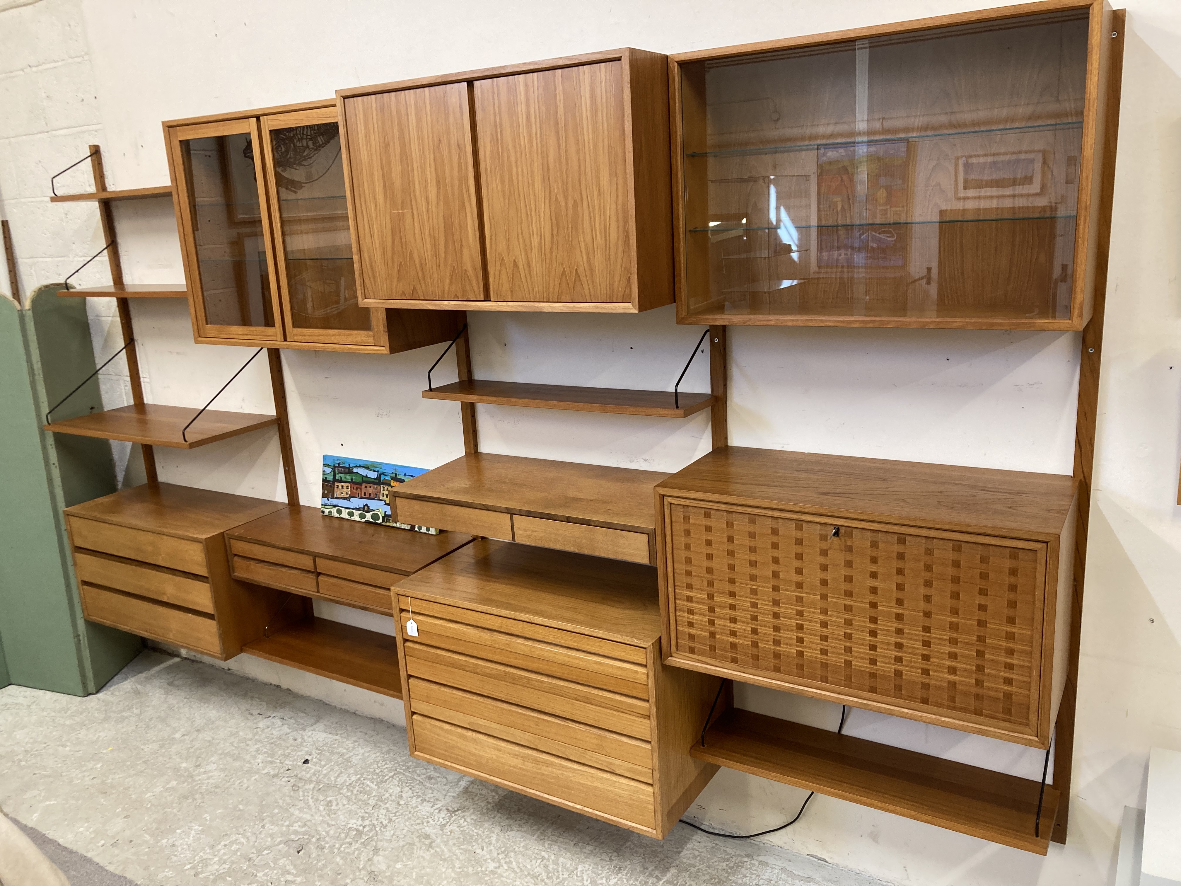 A RETRO TEAK MODULAR FOUR SECTION ROOM UNIT Image