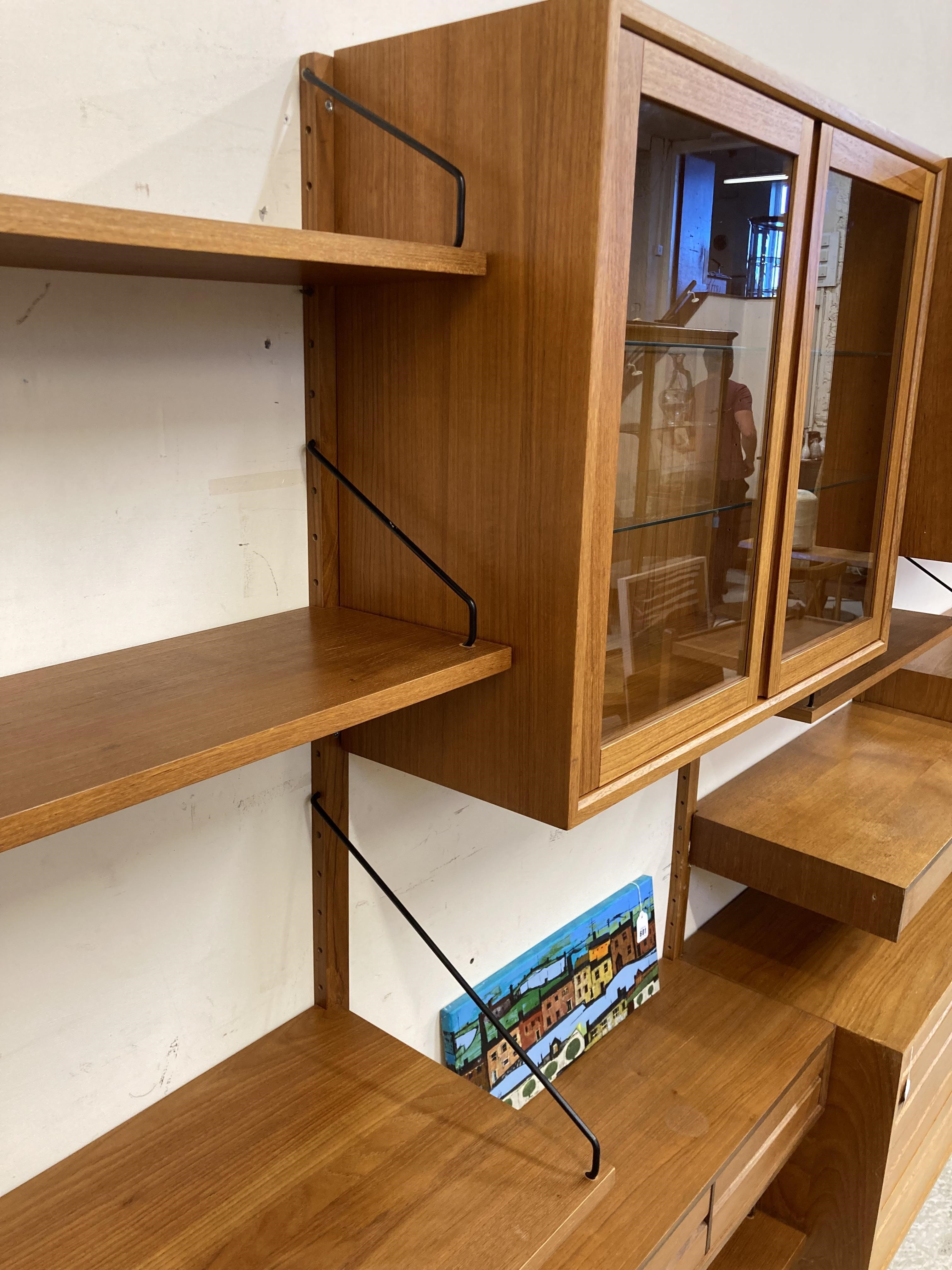 A RETRO TEAK MODULAR FOUR SECTION ROOM UNIT Image