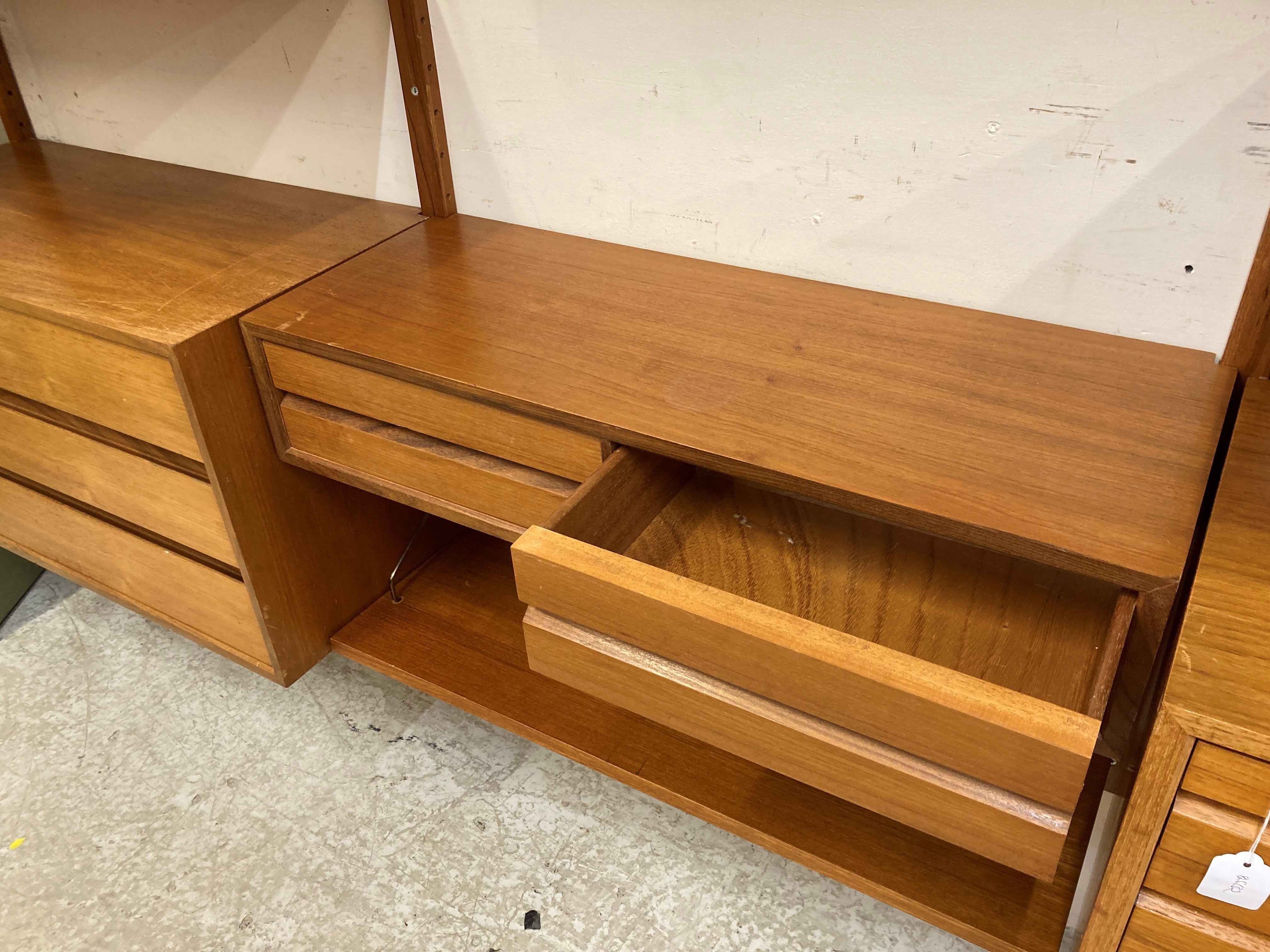 A RETRO TEAK MODULAR FOUR SECTION ROOM UNIT Image