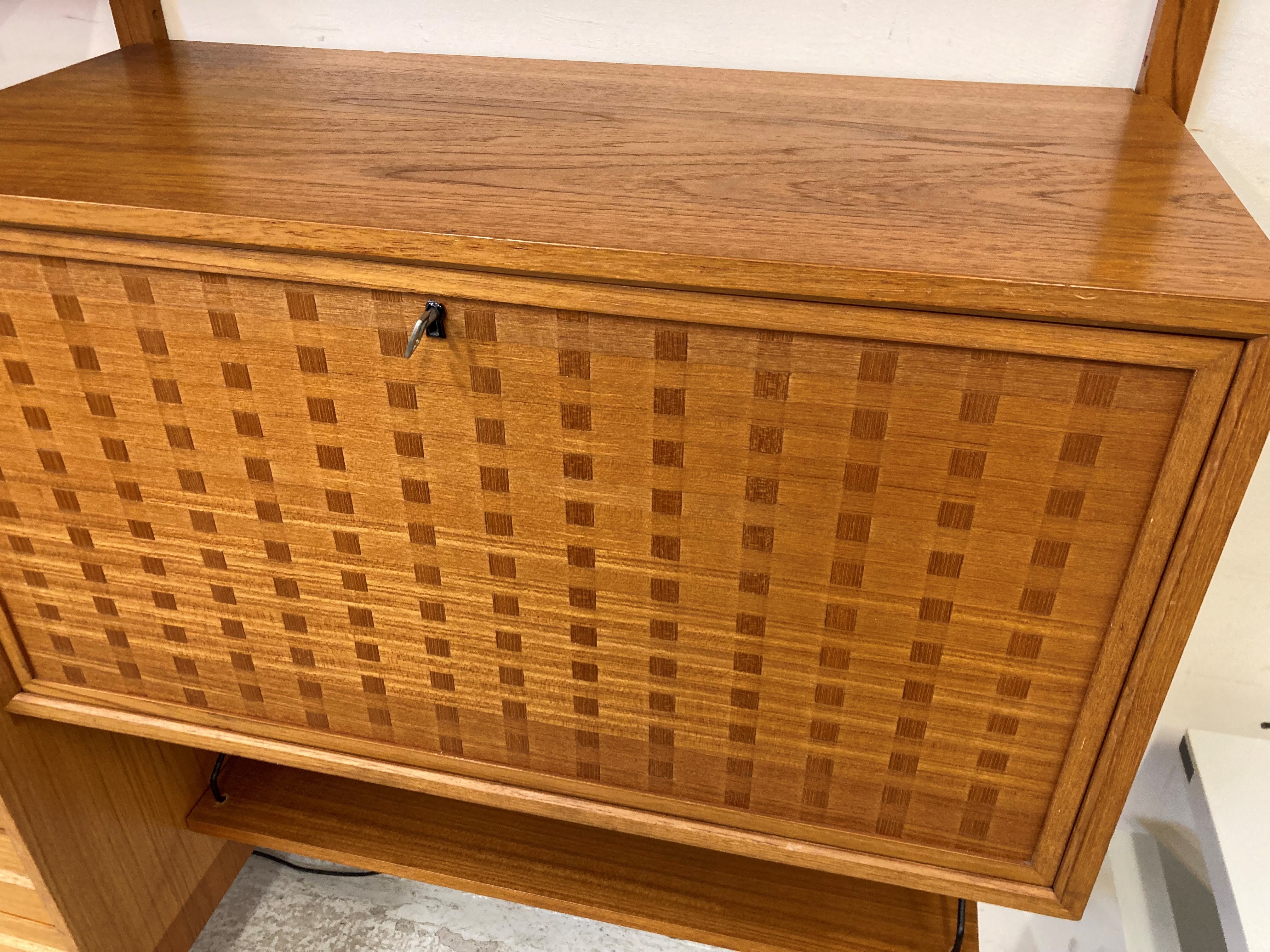 A RETRO TEAK MODULAR FOUR SECTION ROOM UNIT Image