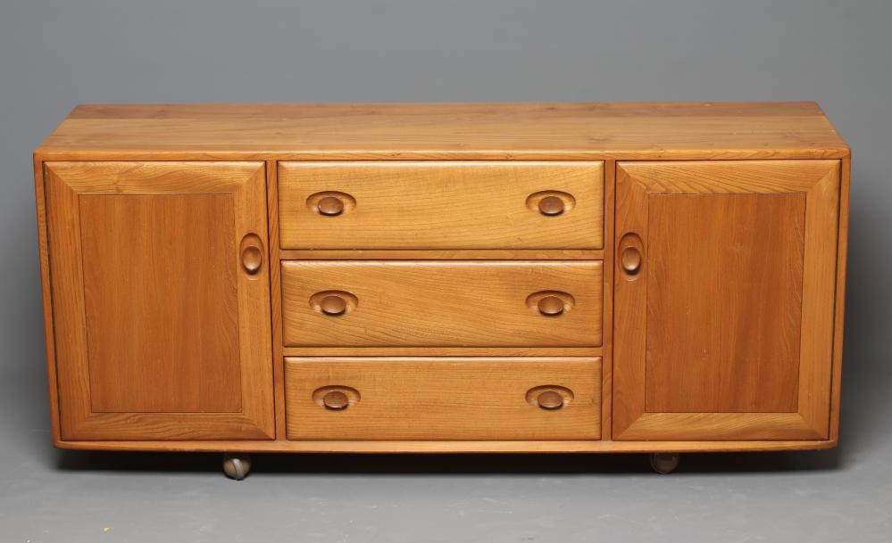 AN ERCOL LIGHT ELM WINDSOR MODEL 455 SIDEBOARD Image