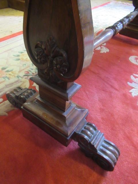 A REGENCY ROSEWOOD PILLAR END LIBRARY TABLE Image
