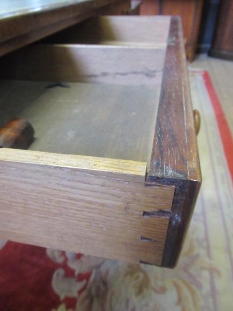 A REGENCY ROSEWOOD PILLAR END LIBRARY TABLE Image