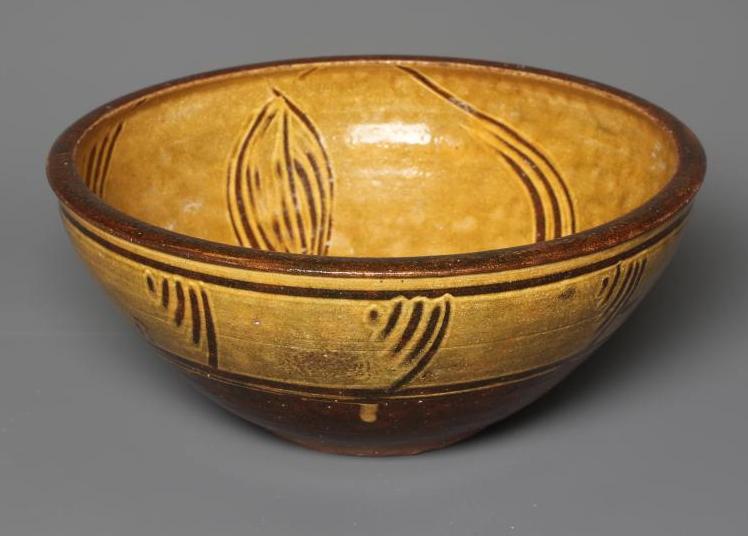 MICHAEL CARDEW (1901-1983) FOR WINCHCOMBE POTTERY A conical terracotta bowl Image