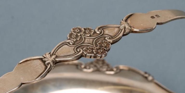 *A SILVER CAKE BASKET Image