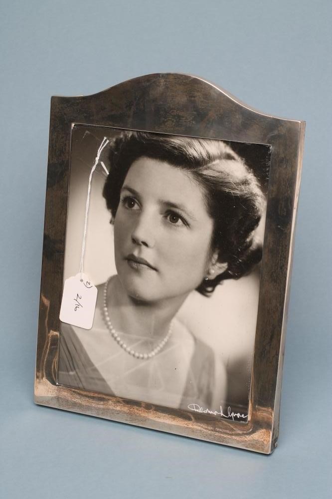 AN EASEL BACK SILVER PHOTOGRAPH FRAME Image