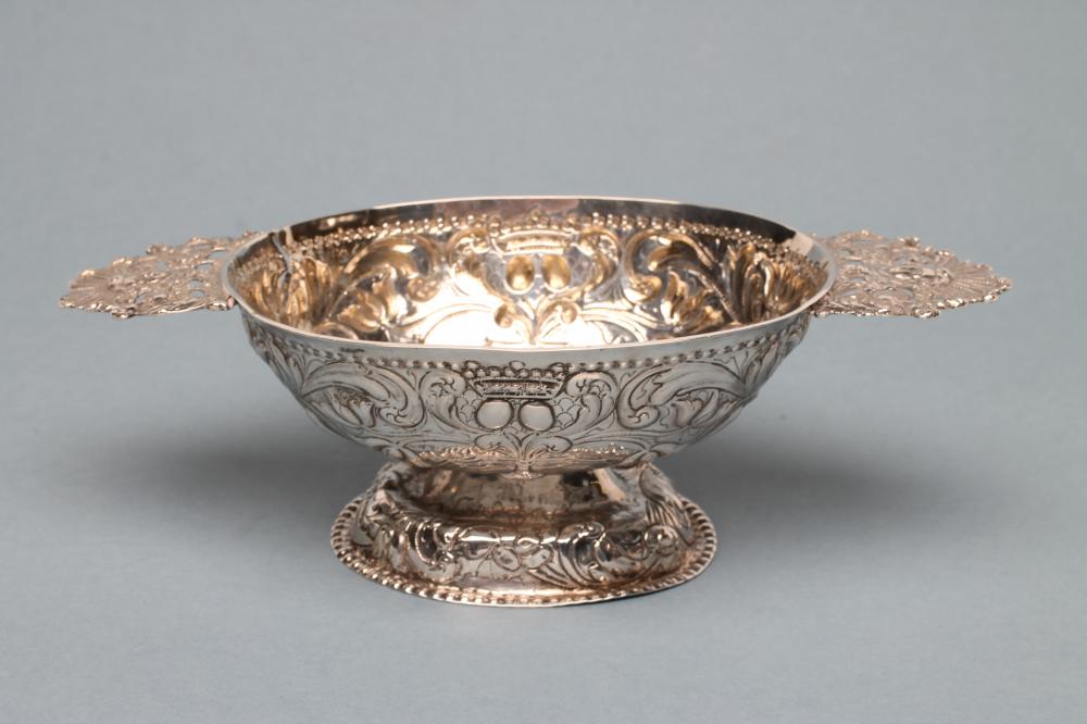 A DUTCH SILVER BOWL Image