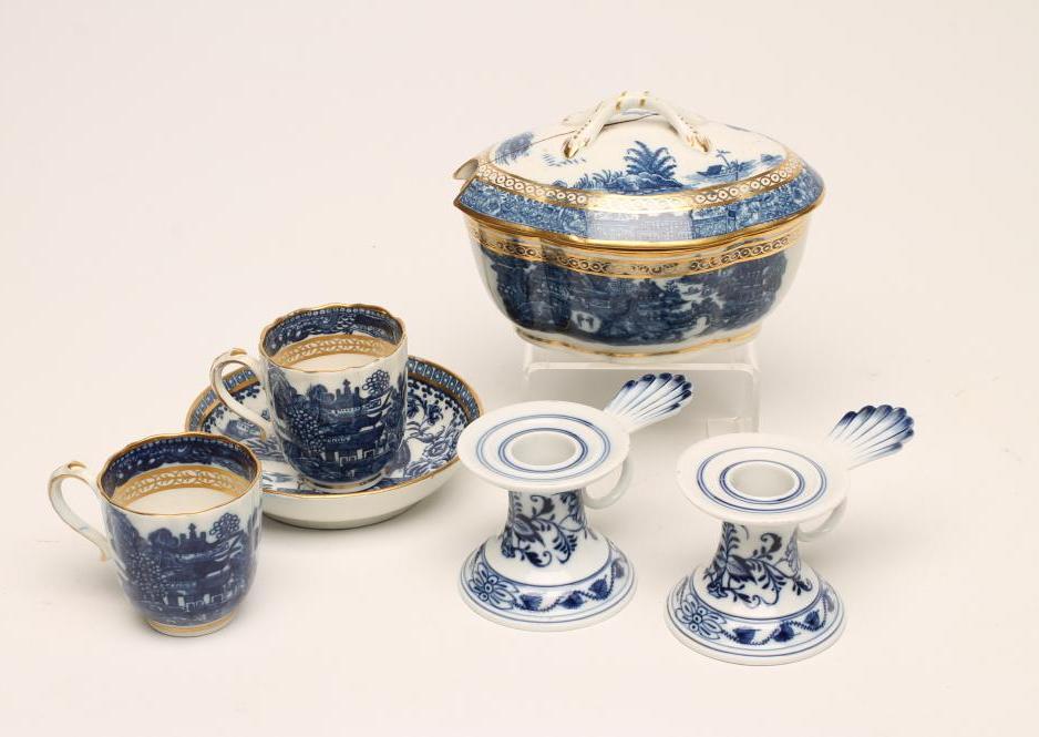 A PAIR OF MEISSEN PORCELAIN CHAMBERSTICKS Image