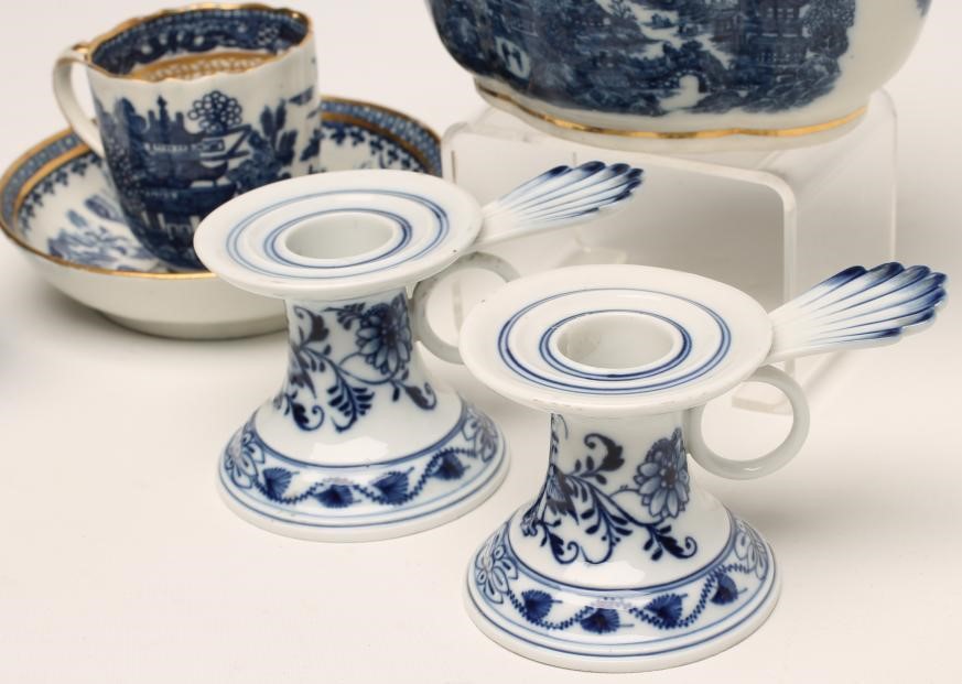 A PAIR OF MEISSEN PORCELAIN CHAMBERSTICKS Image