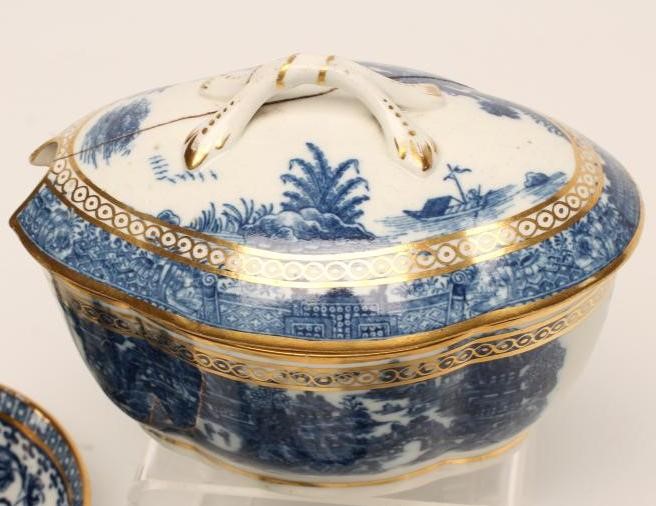 A PAIR OF MEISSEN PORCELAIN CHAMBERSTICKS Image