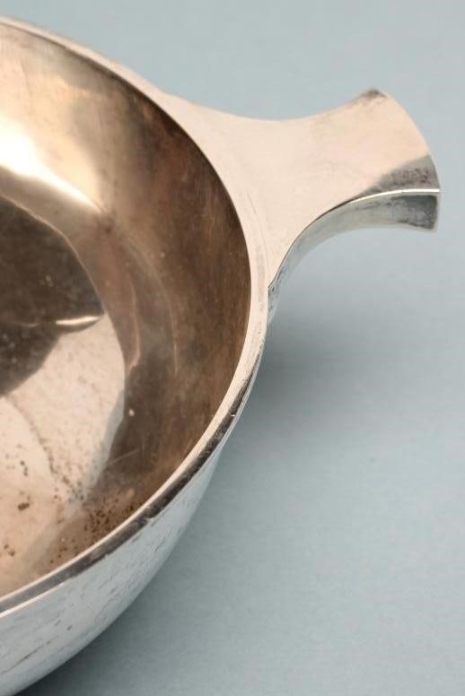 A LATE VICTORIAN SILVER BOWL Image