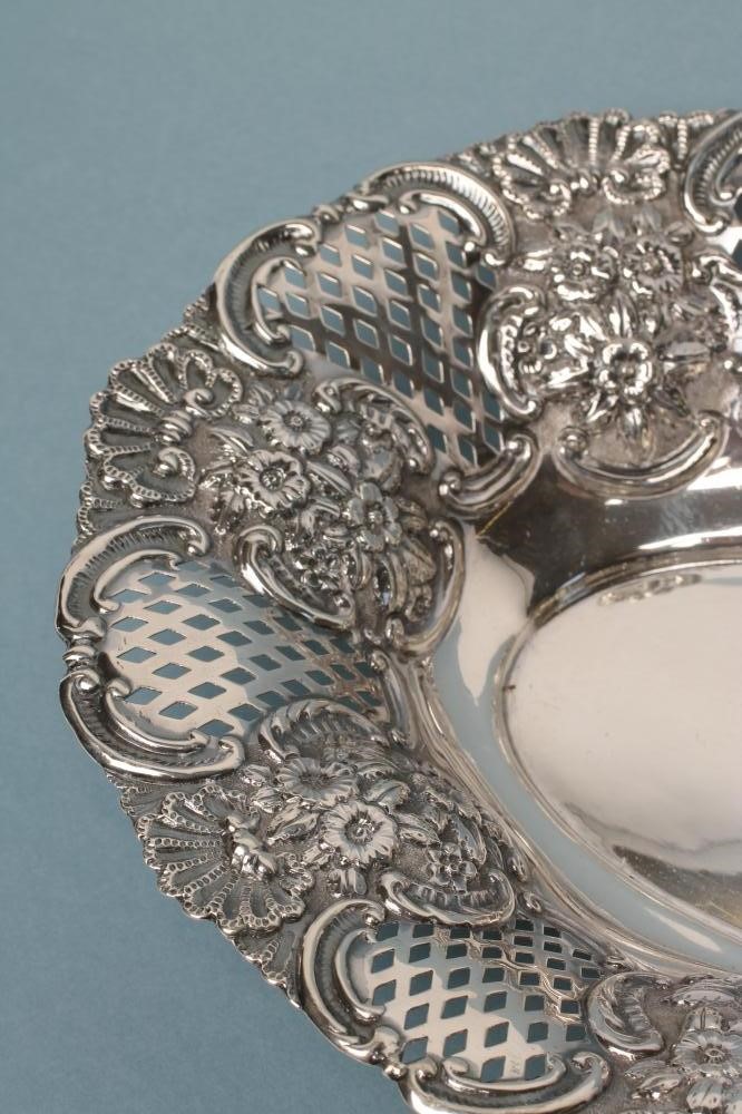 A LATE VICTORIAN SILVER DISH Image