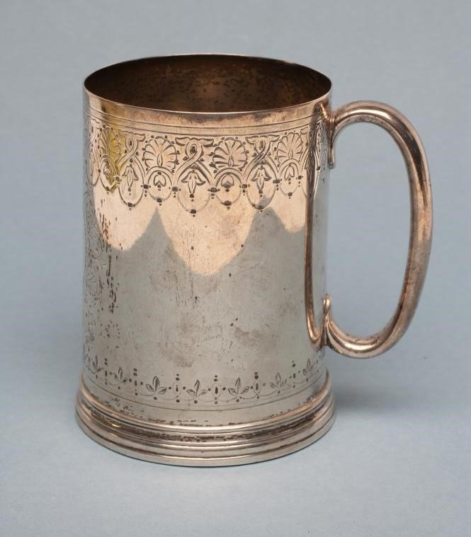 A LATE VICTORIAN SILVER MUG Image