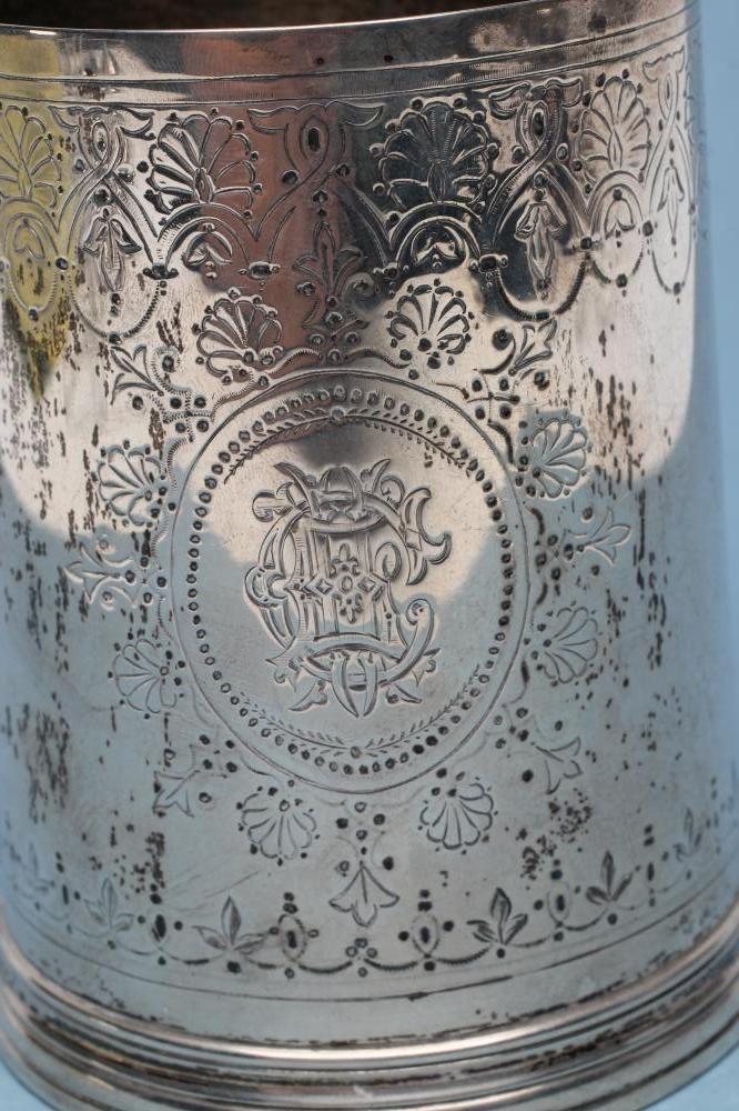 A LATE VICTORIAN SILVER MUG Image