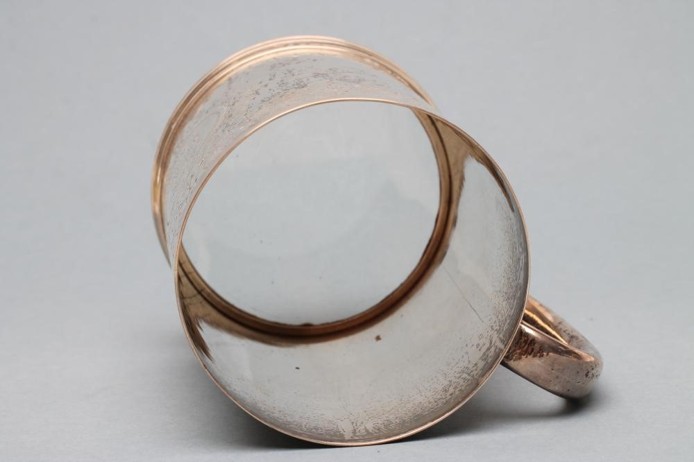 A LATE VICTORIAN SILVER MUG Image
