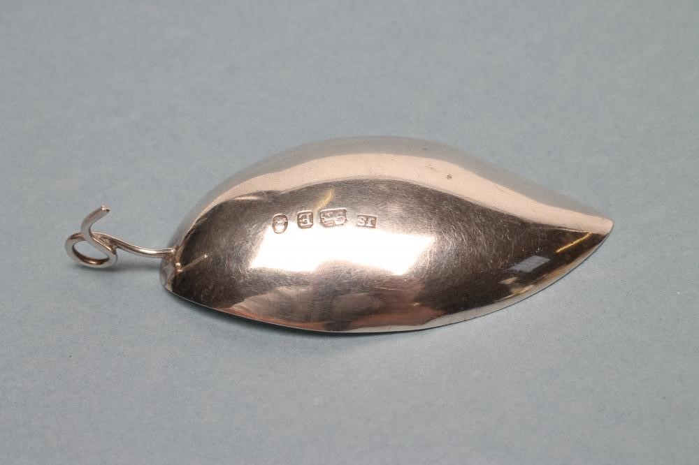 A GEORGE III SILVER CADDY SPOON Image