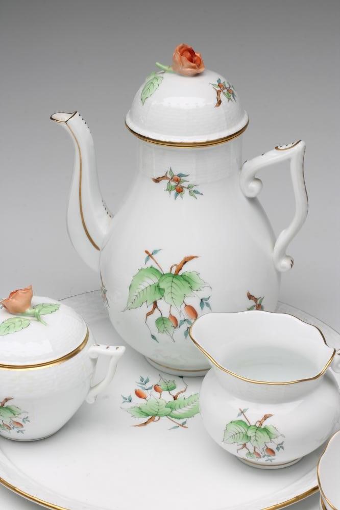 A HEREND PORCELAIN TEA SERVICE Image