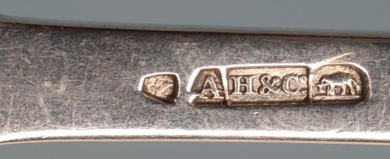 A GEORGE III COLONIAL SILVER MARROW SCOOP Image