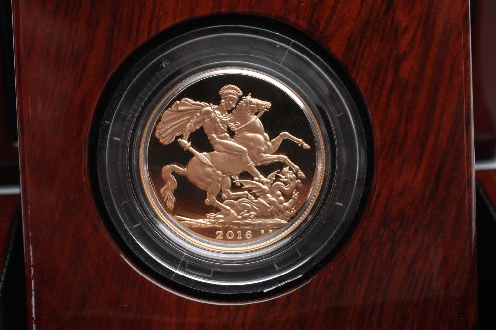 AN ELIZABETH II PROOF GOLD SOVEREIGN Image