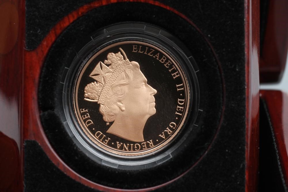 AN ELIZABETH II PROOF GOLD SOVEREIGN Image