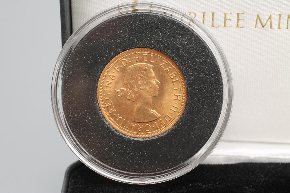 AN ELIZABETH II GOLD SOVEREIGN Image