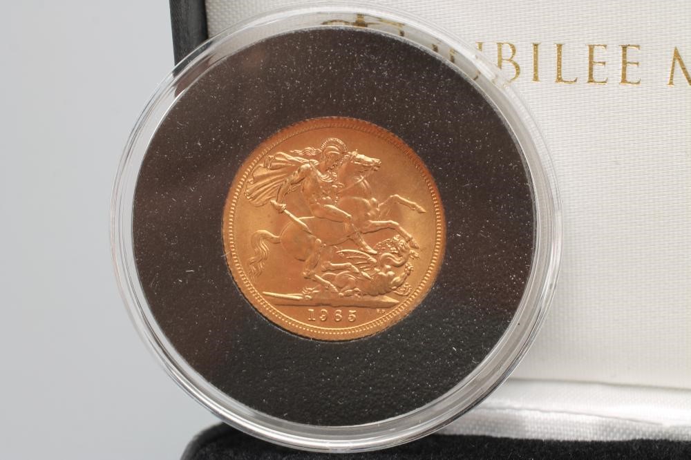 AN ELIZABETH II GOLD SOVEREIGN Image