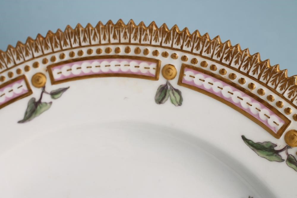 A ROYAL COPENHAGEN PORCELAIN "FLORA DANICA" PLATE of plain circular form centrally painted with Image