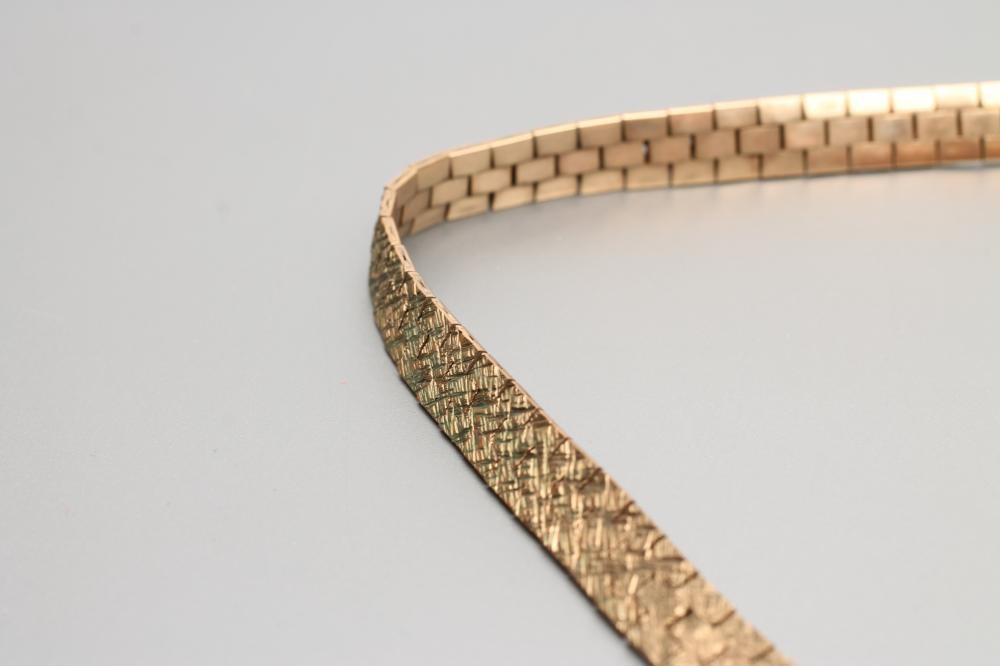 A 9CT GOLD BRICK LINK CROSS-OVER NECKLACE with brushed bark effect finish Image