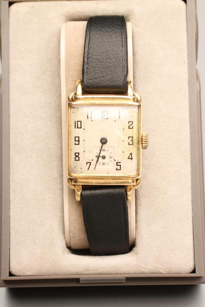 A GENTLEMAN'S LONGINES WRISTWATCH Image