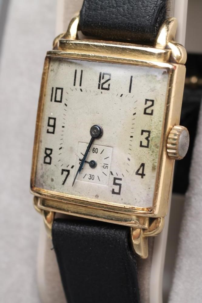 A GENTLEMAN'S LONGINES WRISTWATCH Image