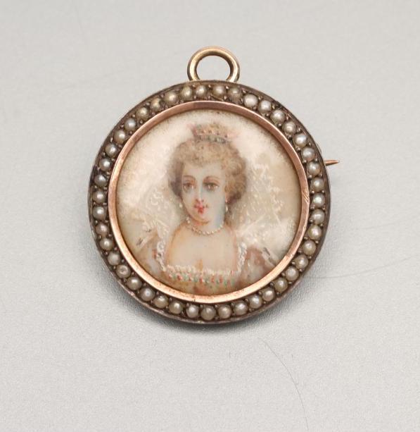 A FRENCH PORTRAIT BROOCH/PENDANT Image