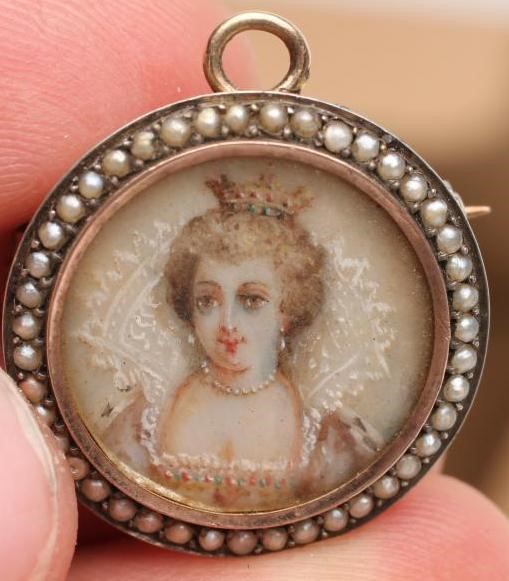 A FRENCH PORTRAIT BROOCH/PENDANT Image