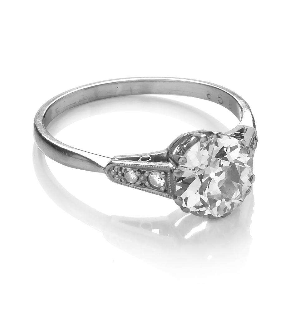A SOLITAIRE DIAMOND RING Image
