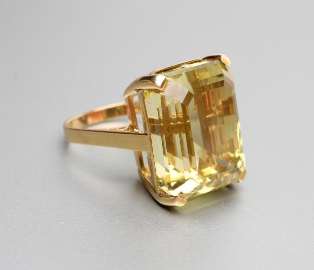 A CITRINE COCKTAIL RING Image