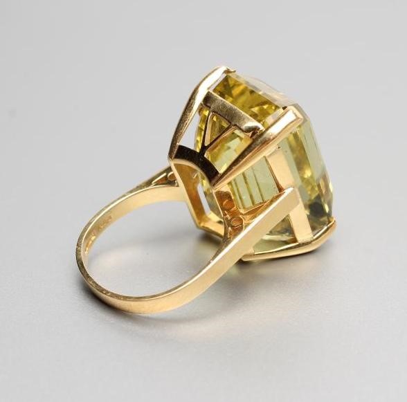 A CITRINE COCKTAIL RING Image