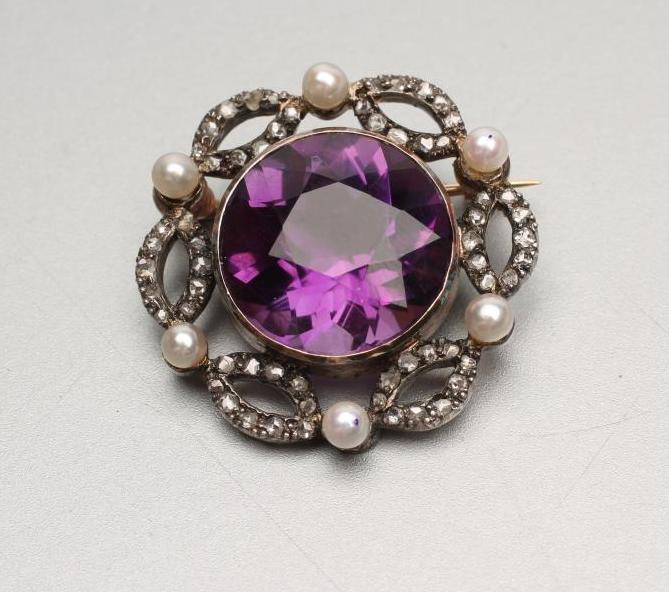 AN EDWARDIAN AMETHYST BROOCH Image