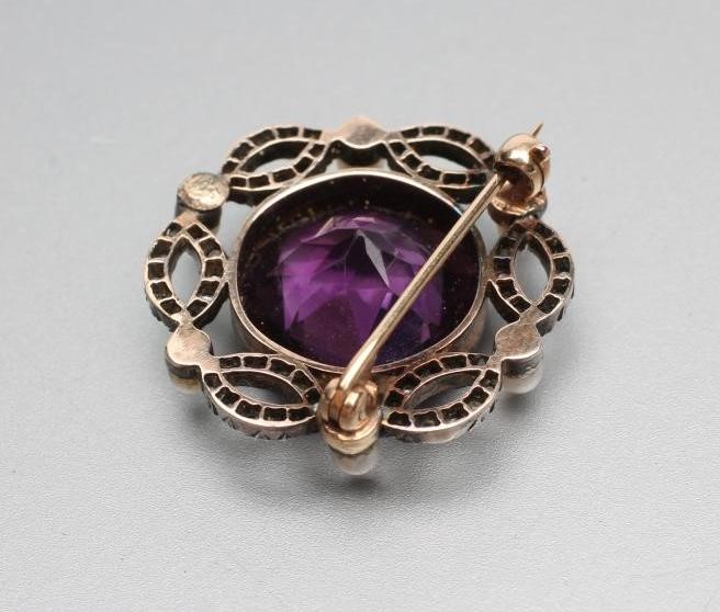 AN EDWARDIAN AMETHYST BROOCH Image