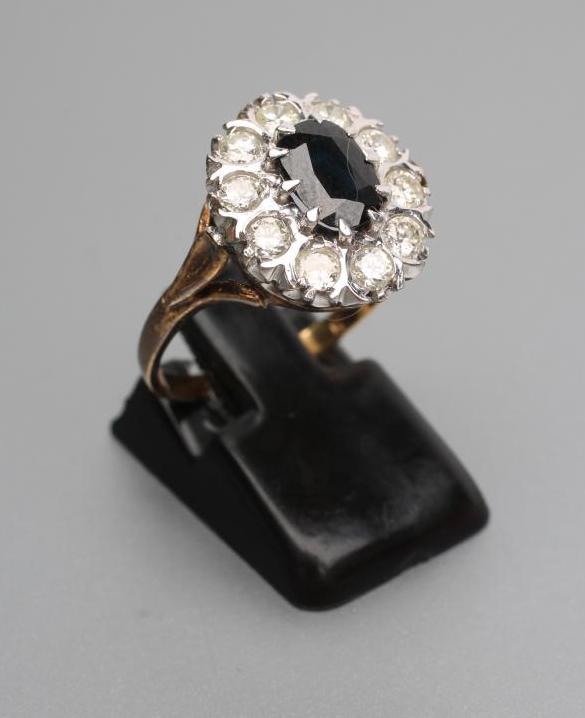 A SAPPHIRE AND DIAMOND CLUSTER RING Image