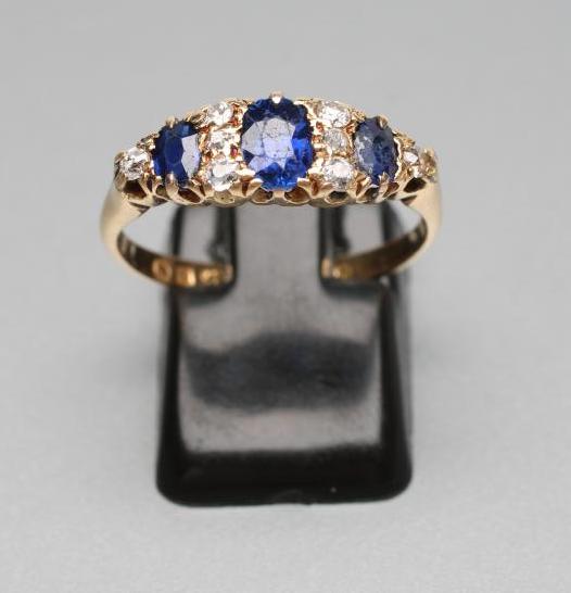 A VICTORIAN SAPPHIRE AND DIAMOND RING Image