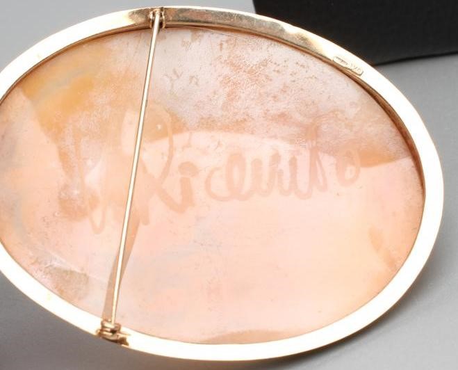 A SHELL CAMEO BROOCH/PENDANT Image