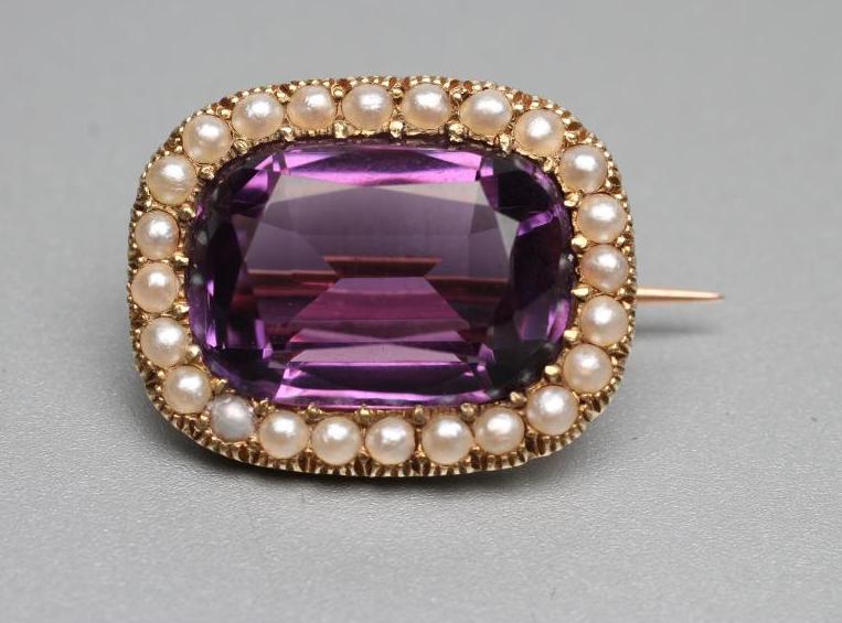 AN EDWARDIAN AMETHYST BROOCH Image